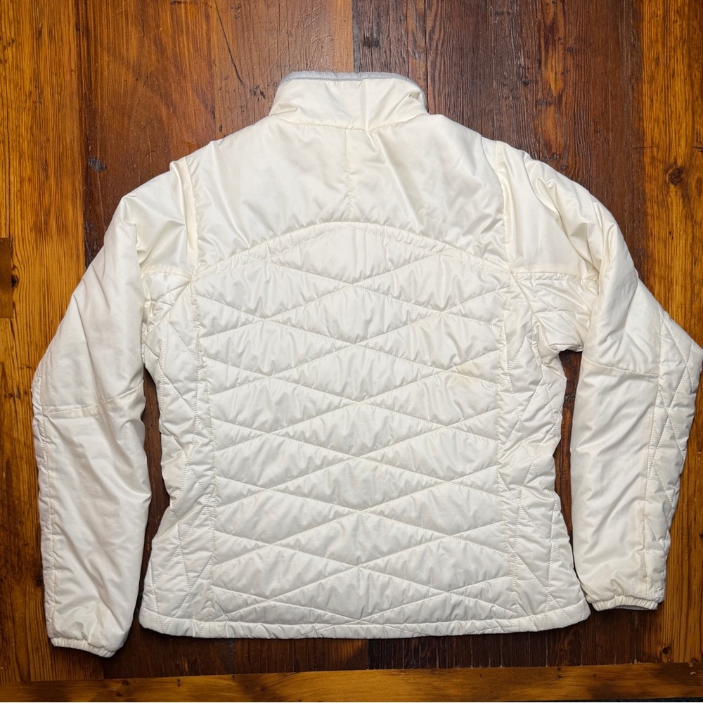 Patagonia Women's White Quilted Puffer Jacket - Picture 2 of 9